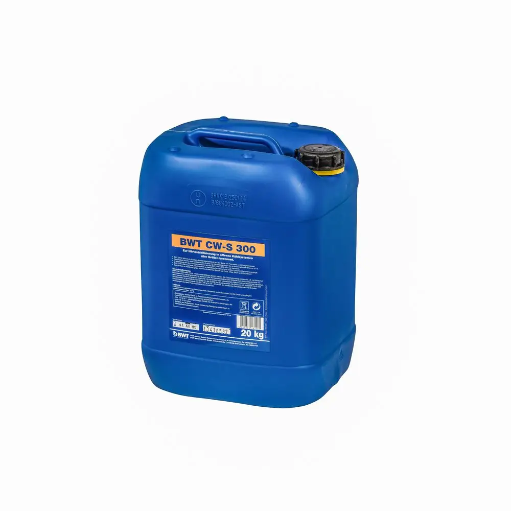Blauer Behälter mit gelbem Verschluss, gekennzeichnet mit BWT, enthält Chemikalien für Kühlsysteme, mit einer Gewichtsanzeige von 20 kg.